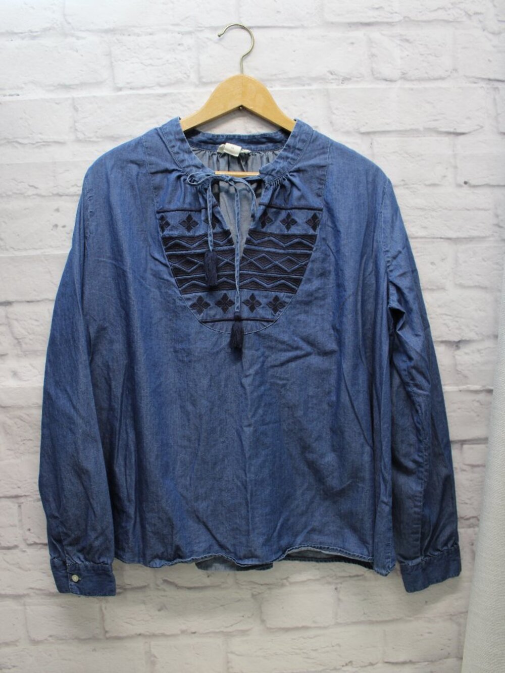 Loft Outlet Lounge Medium Denim Blue Embroidered Peasant Blouse Keyhole Casual